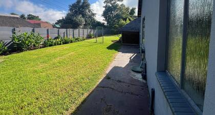 Stylish 1-bed Cottage,garden, Pool &secure Parking