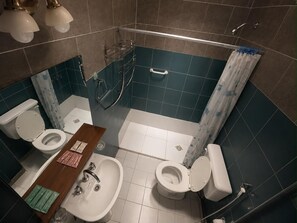 Dusche, Haartrockner, Handtücher, Seife