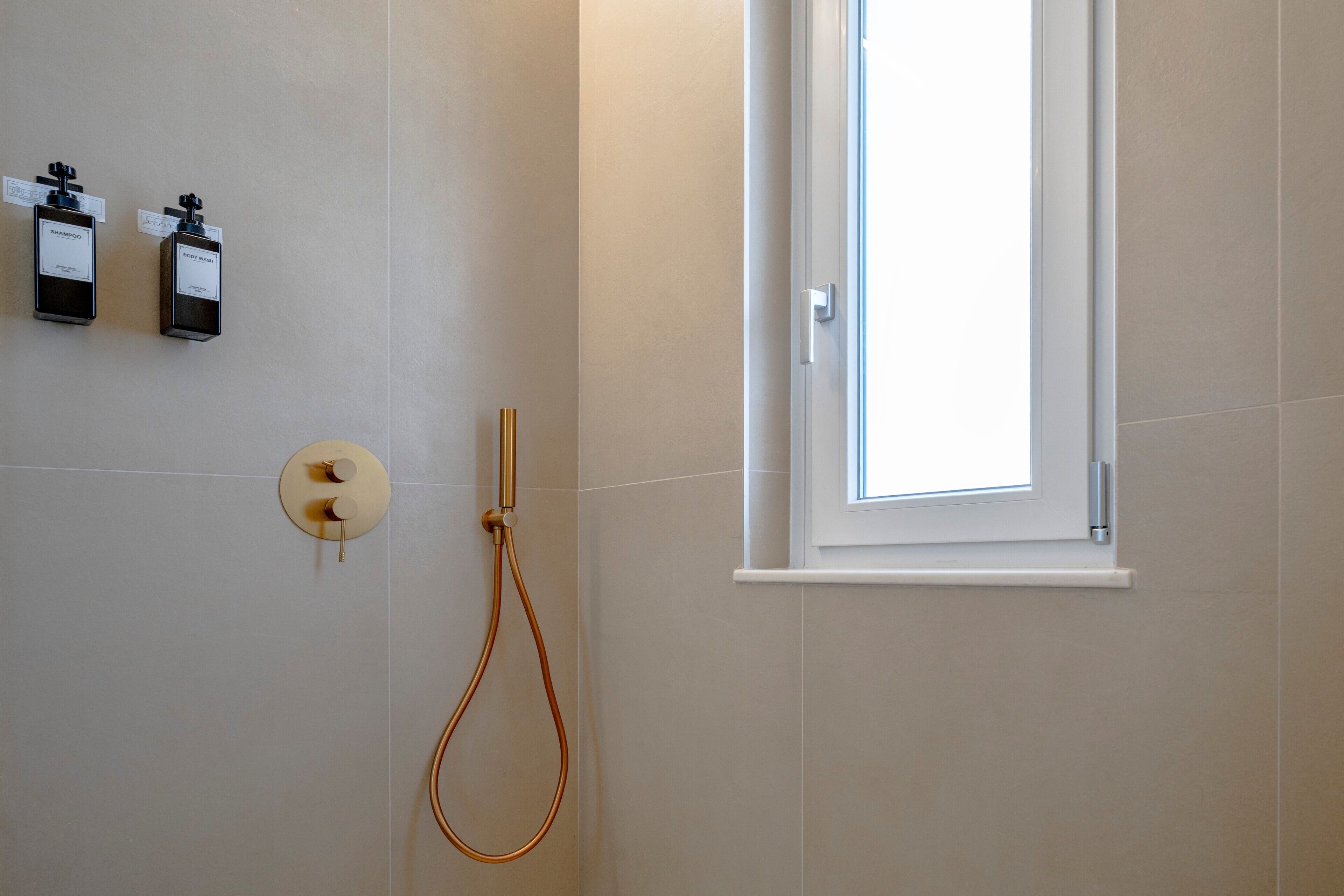 Dusche, Haartrockner, Handtücher