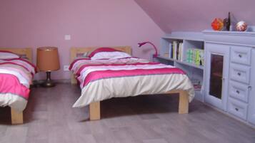 Iron/ironing board, WiFi, bed sheets