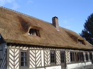 Exterior - Paul et Rosalia Holiday Home with Wi-Fi (Manneville-la-Raoult)