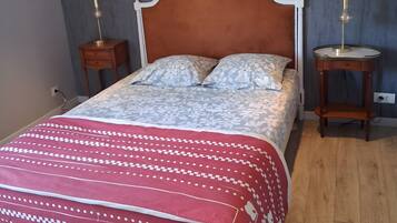 Iron/ironing board, WiFi, bed sheets