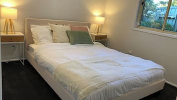 Iron/ironing board, free WiFi, bed sheets