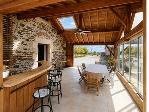 Outdoor dining - Maison de campagne - 8 chambres - sur la commune charmante de Peyrat de Bellac (Peyrat-de-Bellac)