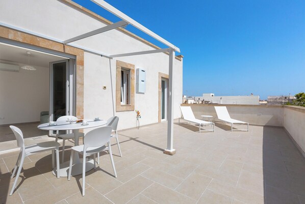 Outdoor dining - B&B Li Peticurti | Camera quadrupla (Santa Cesarea Terme)
