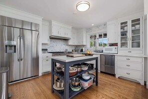Unclassified image, 4 of 29, button - Sea House with Heated Pool (New Shoreham)