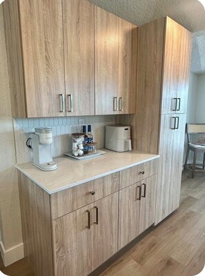 Unclassified image, 3 of 37, button - Waterfront Escape! 4 bed/2.5 bath cozy-chic getaway (Tampa)