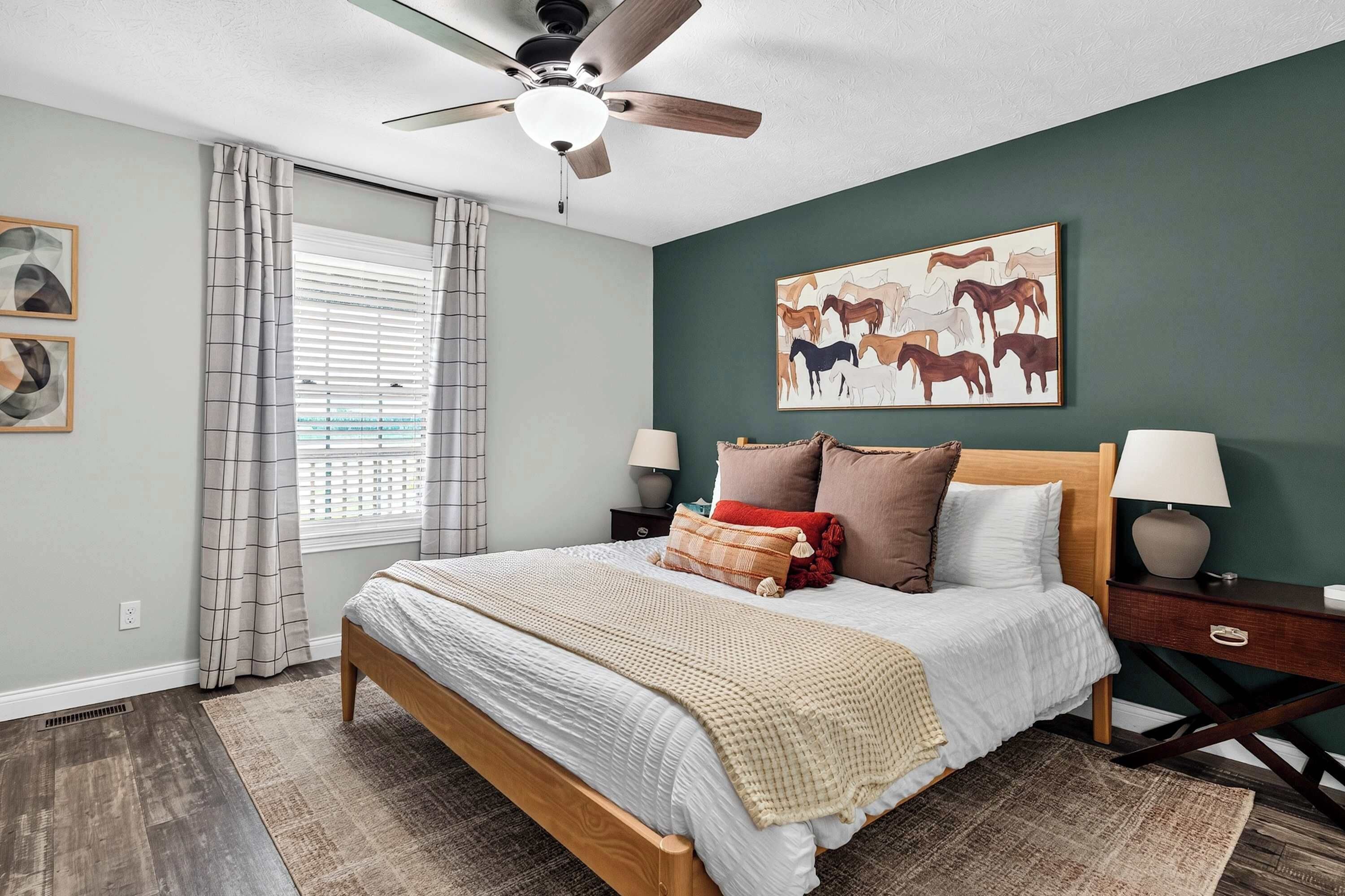 6 bedrooms, iron/ironing board, WiFi, bed sheets