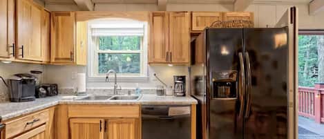 Coffee/tea maker, fridge, microwave, oven