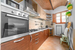 Kühlschrank, Ofen, Herdplatte, Geschirrspüler