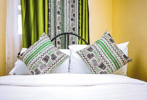 Free WiFi, individually decorated, individually furnished, bed sheets - Adasa Lounge and Suites (Kisumu)