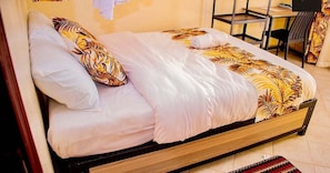 Free WiFi, individually decorated, individually furnished, bed sheets - Adasa Lounge and Suites (Kisumu)