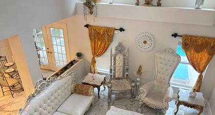 Elegant Tampa Bay Escape Pool + 4 Bedrooms + Family Fun