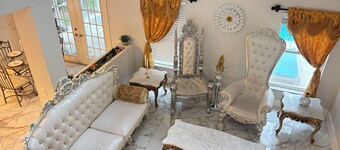 Elegant Tampa Bay Escape Pool + 4 Bedrooms + Family Fun