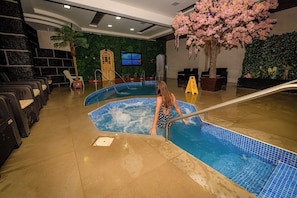 Indoor pool - Perfect 1-bedroom hotel in beautiful Baños de Agua Santa (Baños de Agua Santa)