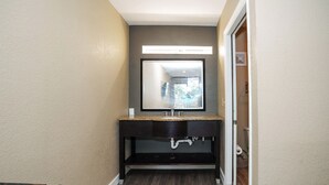 Standard Room | Bathroom