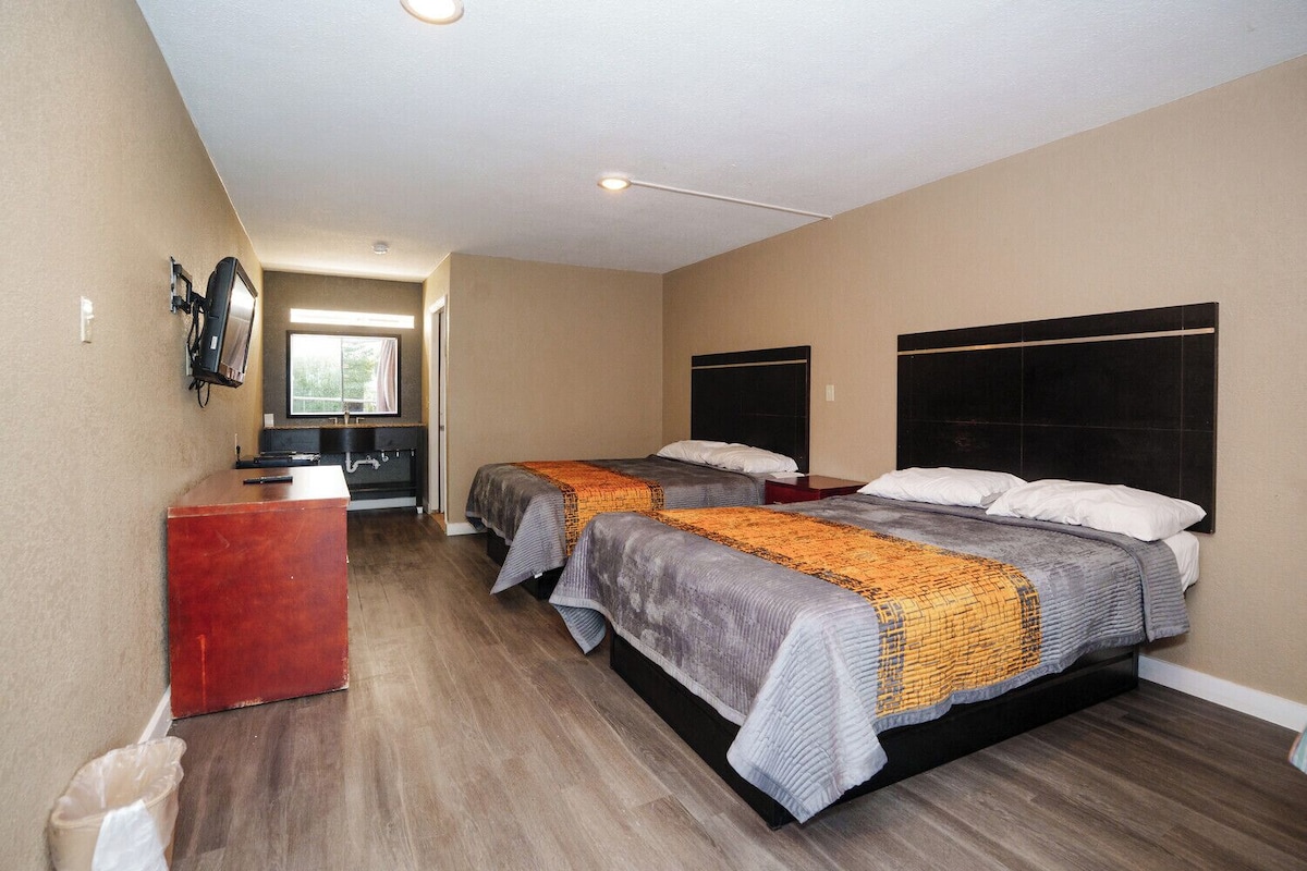 Standard Quadruple Room | Desk, laptop workspace, WiFi (free)