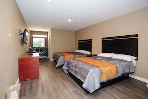 Standard Quadruple Room | Desk, laptop workspace, WiFi (free) - RiverCity inn (Jacksonville)