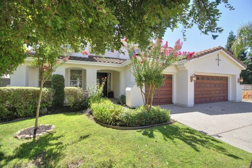 Luxury home in the heart of Roseville, CA. Resort-Style salt water pool and more