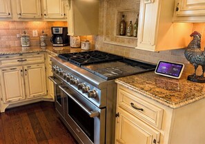 Private kitchen - Luxury Riverfront Farm Estate (San Angelo)