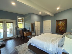 6 bedrooms, desk, iron/ironing board, free WiFi - Big Timber Secluded Luxury Retreat on 138 Private Acres (Russell)