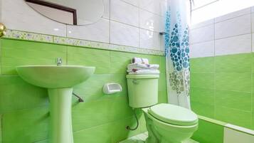 Standard Triple Room | Bilik Mandi | Sabun, syampu
