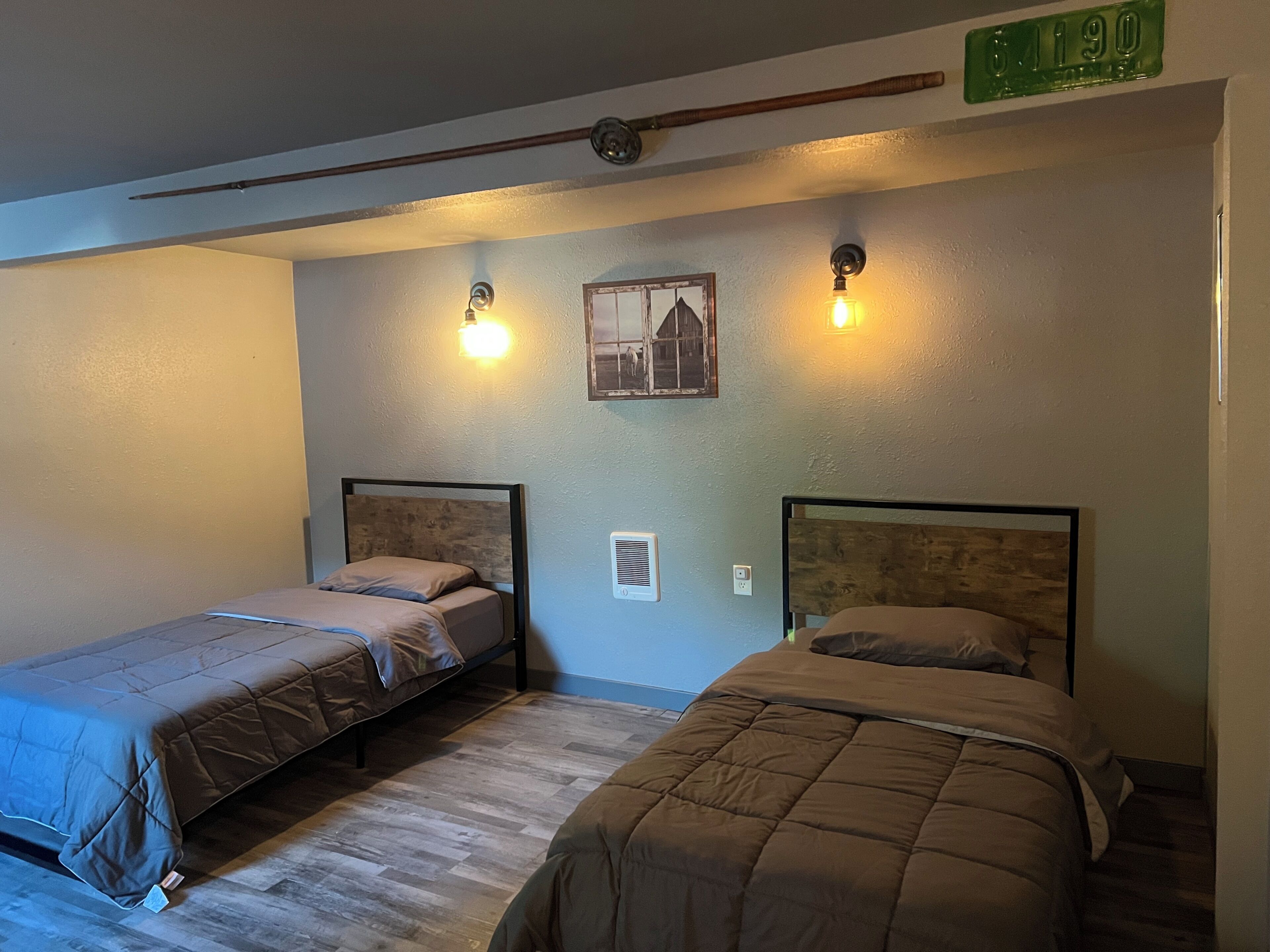 Iron/ironing board, WiFi, bed sheets