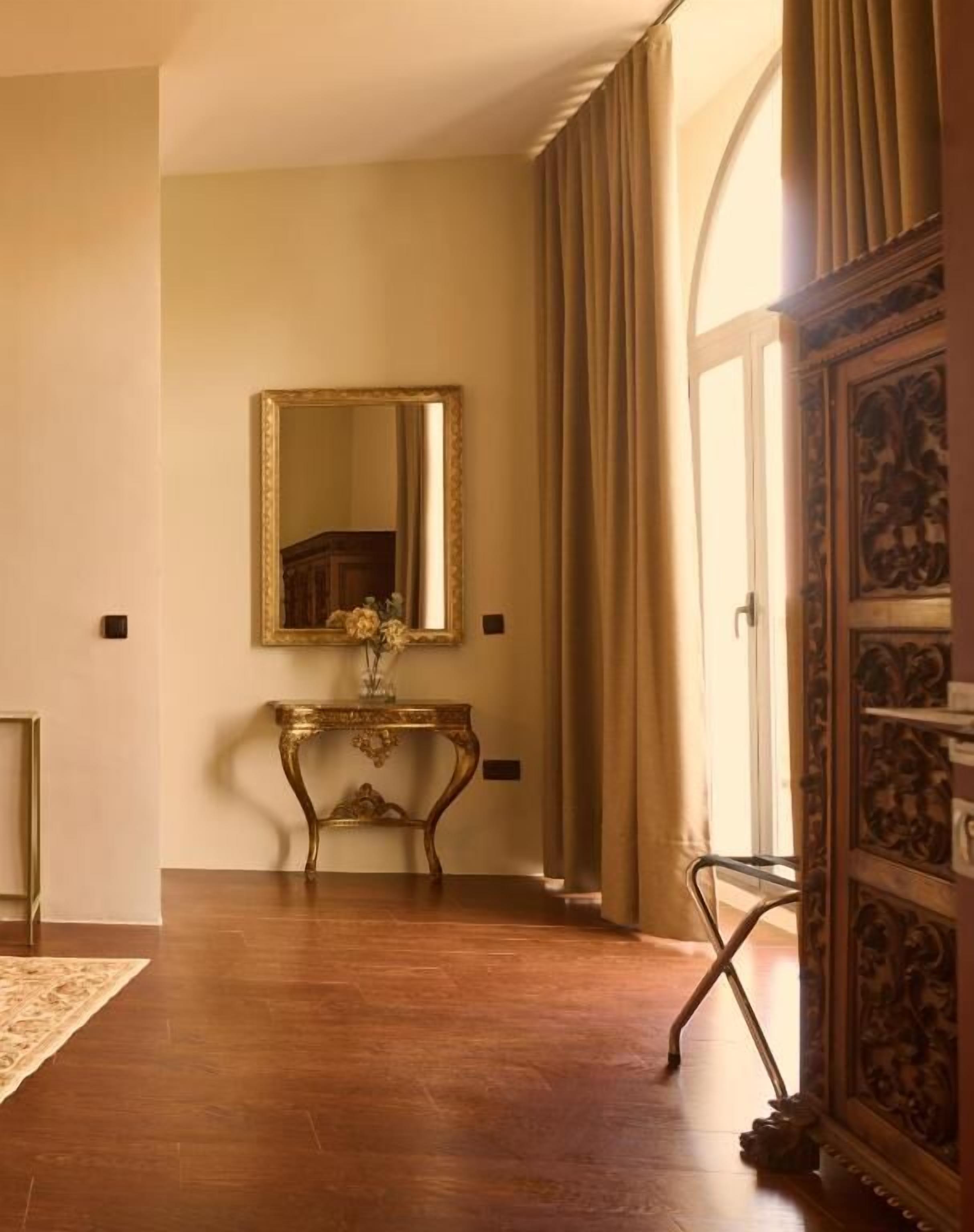 Suite | Interior