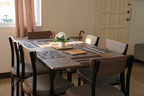 Dining - Charming 3-bedroom Holiday House in Bacolod City (Bacolod)