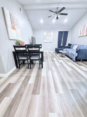 Living area - Heart of Heber Springs near everything (Heber Springs)