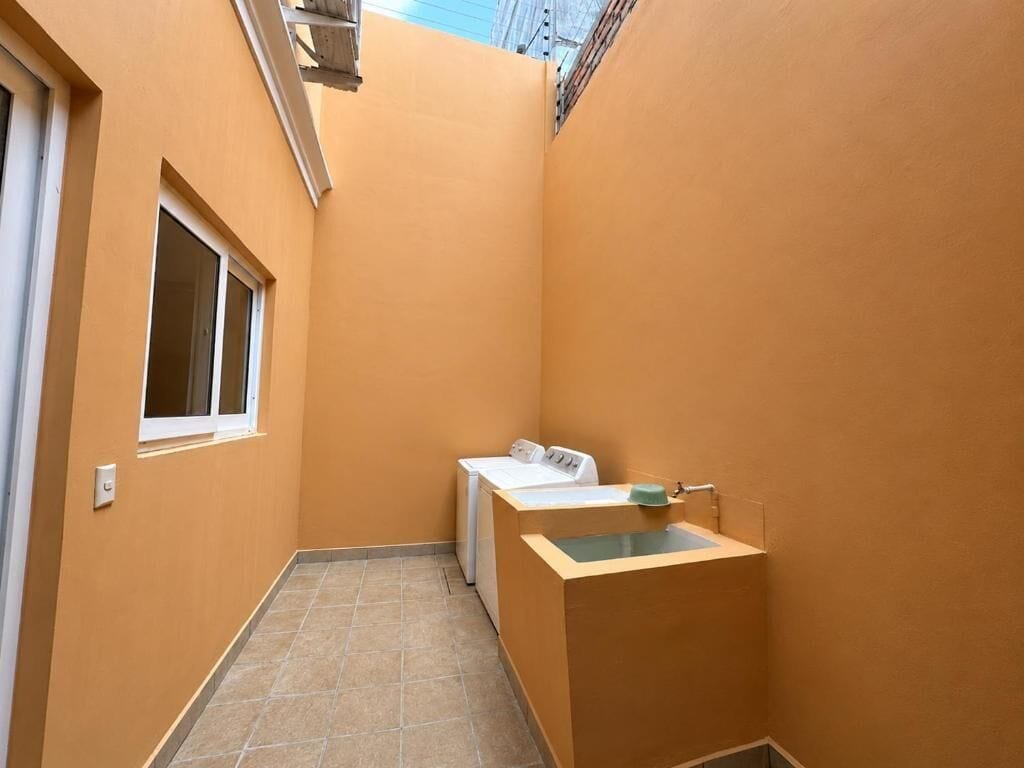 Vila Mewah, balkon, pemandangan kota | Halaman properti