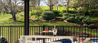 Whispering Vines Scenic Country Retreat with Pool