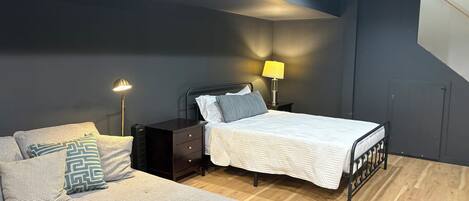 4 bedrooms, WiFi (free), bed sheets