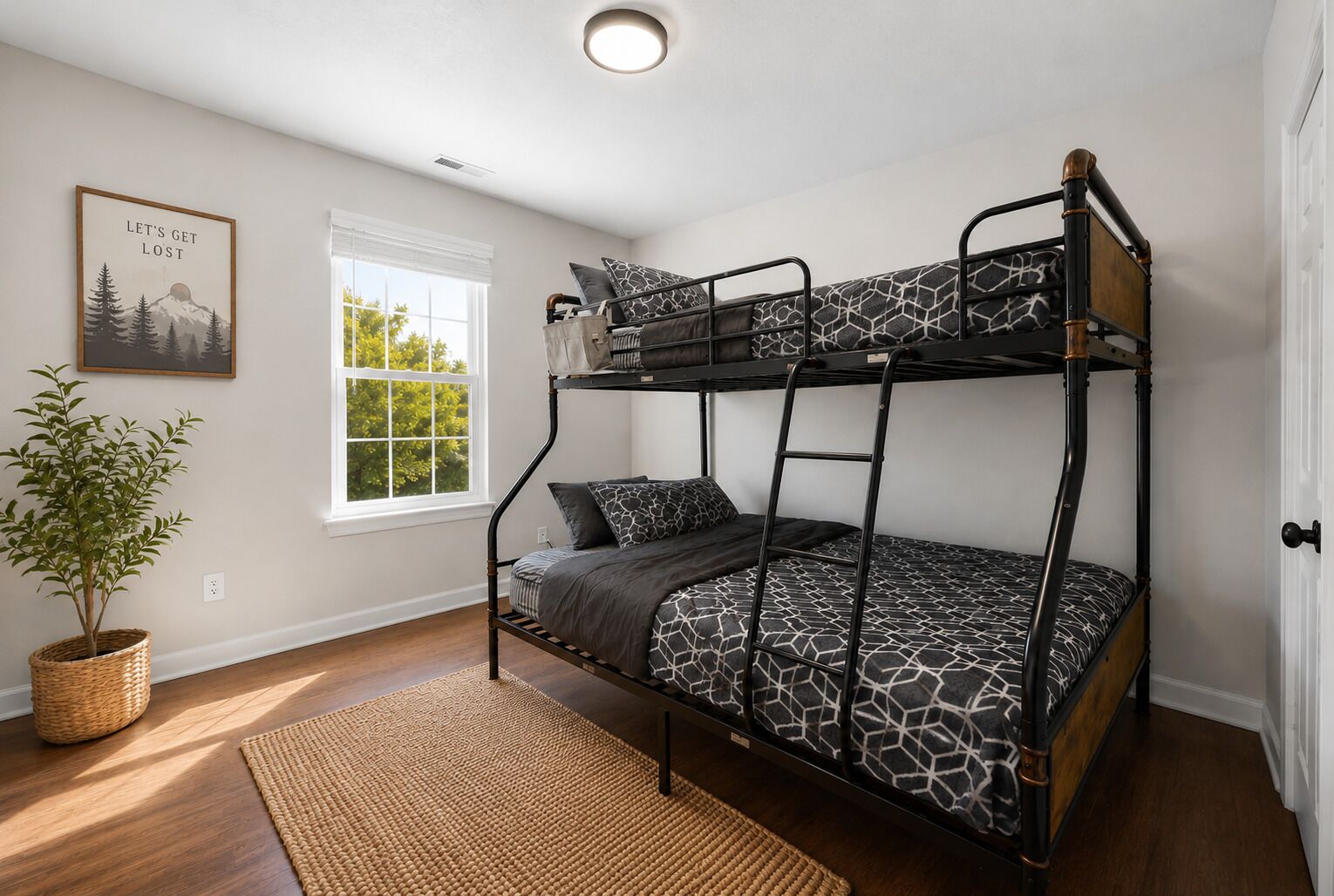 4 bedrooms, iron/ironing board, WiFi (free), bed sheets