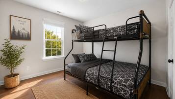 4 bedrooms, iron/ironing board, WiFi (free), bed sheets
