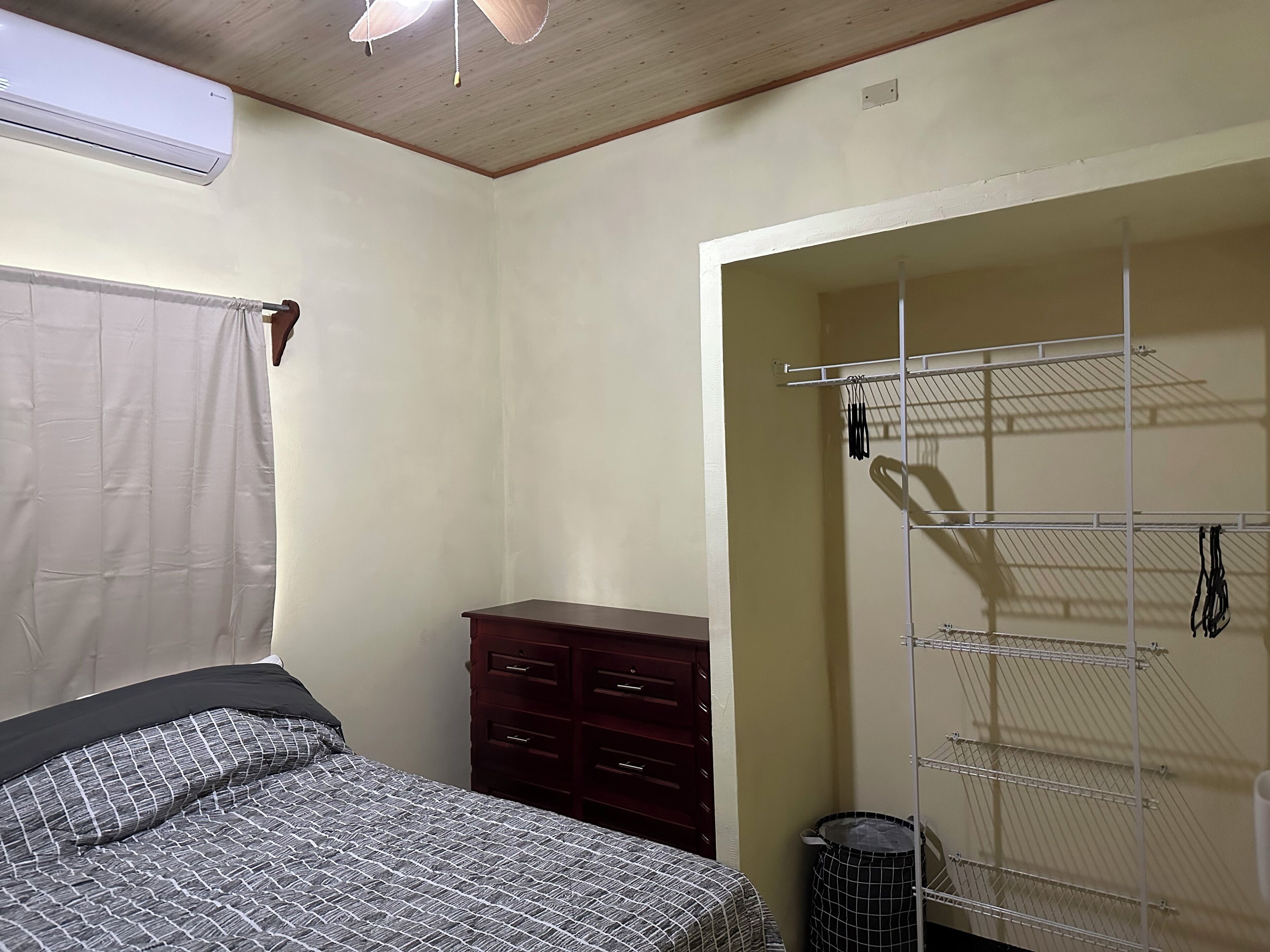 Iron/ironing board, free WiFi, bed sheets