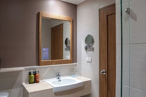 Bathroom - Holiday Inn Resort Phuket Surin Beach (Choeng Thale)