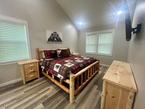 Cozy 3BR/2BA with Mountain Vibes - 3 min from DT Clayton