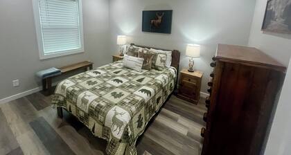 Cozy 3BR/2BA with Mountain Vibes - 3 min from DT Clayton