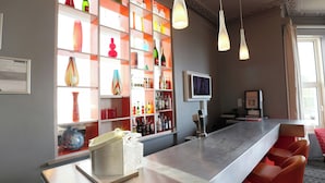 Bar (trong khuôn viên)
