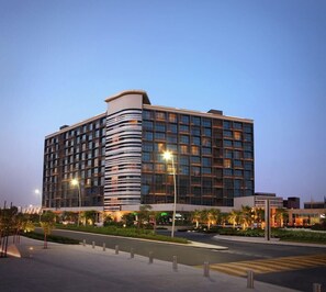 Exterior - Yas Plaza Marina by IHG (Abu Dhabi)