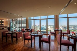 Dining - Yas Plaza Marina by IHG (Abu Dhabi)