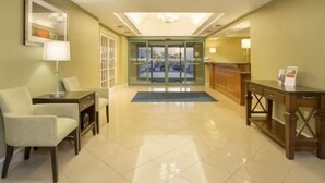 Lobby - Holiday Inn Express Kalamazoo (Kalamazoo)