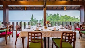 Khu ẩm thực ngoài trời