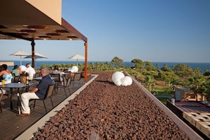Outdoor dining - Kimpton Atlântico Algarve, an IHG Hotel (Albufeira)