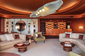 A modern lobby with sofas, a reception desk, and decorative elements like vases and a mirror. - Kimpton Atlântico Algarve, an IHG Hotel (Albufeira)