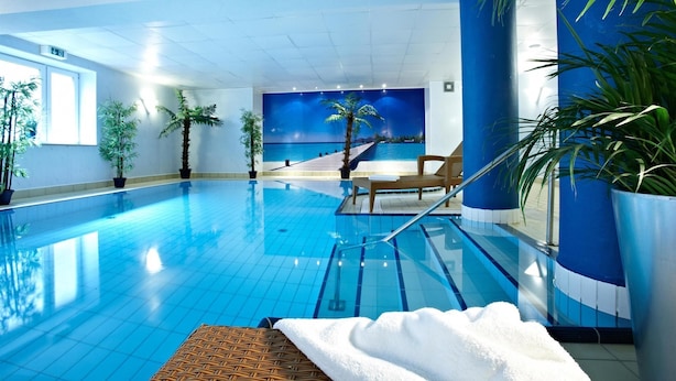 Piscina interna, piscina externa