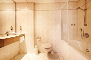 Bathroom - Hotel Dänischer Hof Altenholz by Tulip Inn (Altenholz)