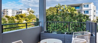 The Peninsula Hideaway Pool & Walk to Suttons Beach
