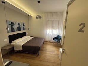 Classic-Doppelzimmer, 1 Queen-Bett | Minibar, Verdunkelungsvorhänge, schallisolierte Zimmer, kostenloses WLAN